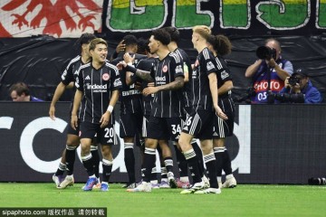 德甲上演疯狂对决:法兰克福6-4惊魂取胜,进6球后丢4球