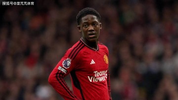 曼联中场新组思路来:梅努B费续约观望未来,樱桃拦截人进入视野