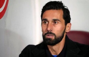 冬窗无动作,佛爷节省开支惹争议,阿韦洛亚受压,夏窗换帅成转折点