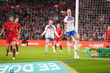 体坛联播｜中国女足0比8不敌英格兰，曼城拜仁补时绝杀