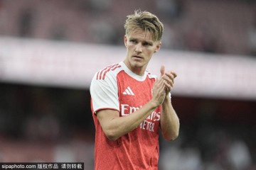 高清:厄德高诺尔高破门 阿森纳热身2-3黄潜
高清:厄德高诺尔高破门 阿森纳热身2-3黄潜