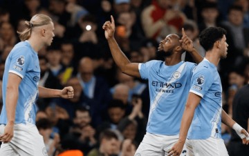 一场2-2,改变英超争冠格局,瓜迪奥拉气炸了:争冠形势恶化